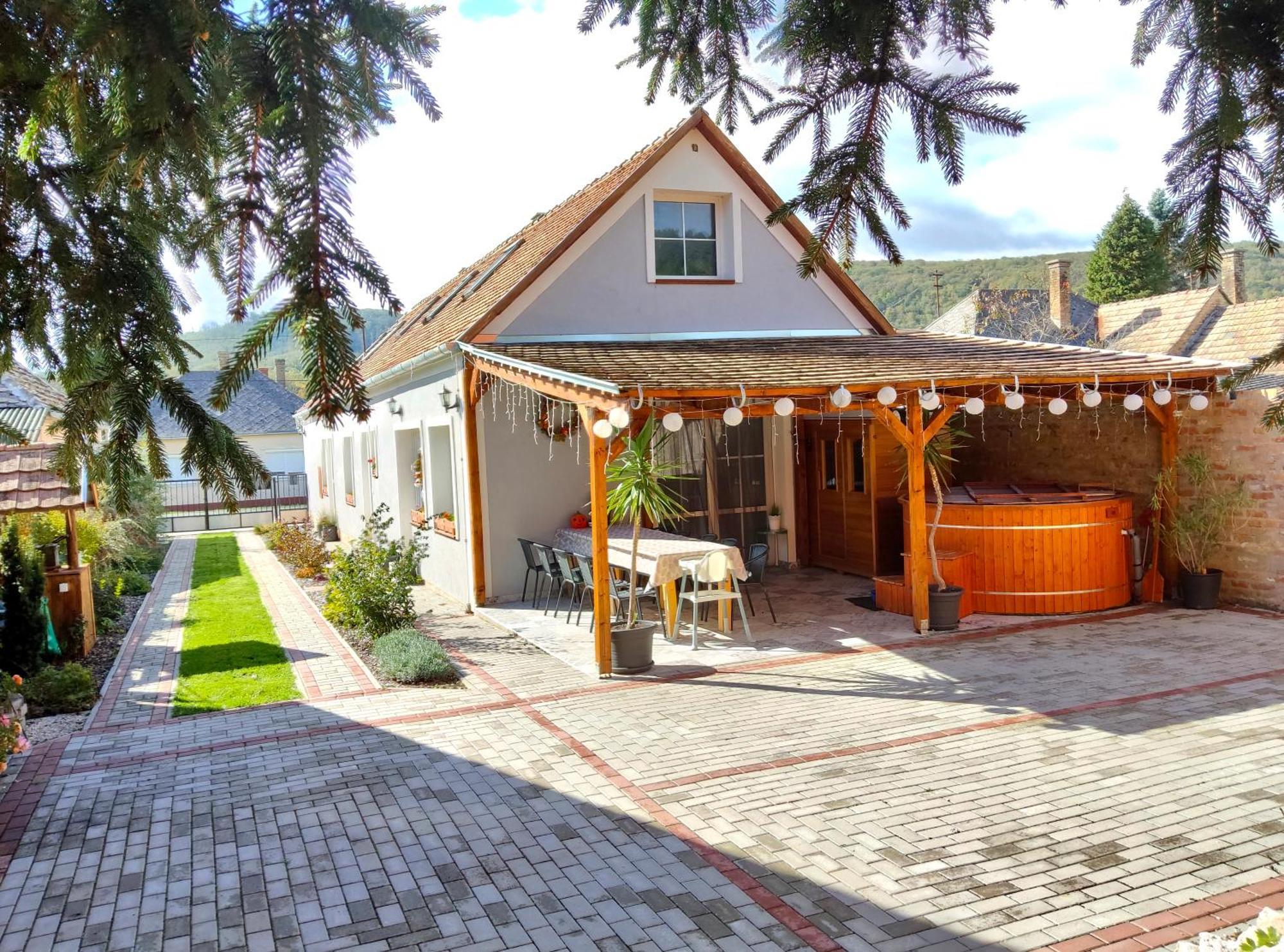 Borostyankut Wellness Home Bakonybél Exteriör bild